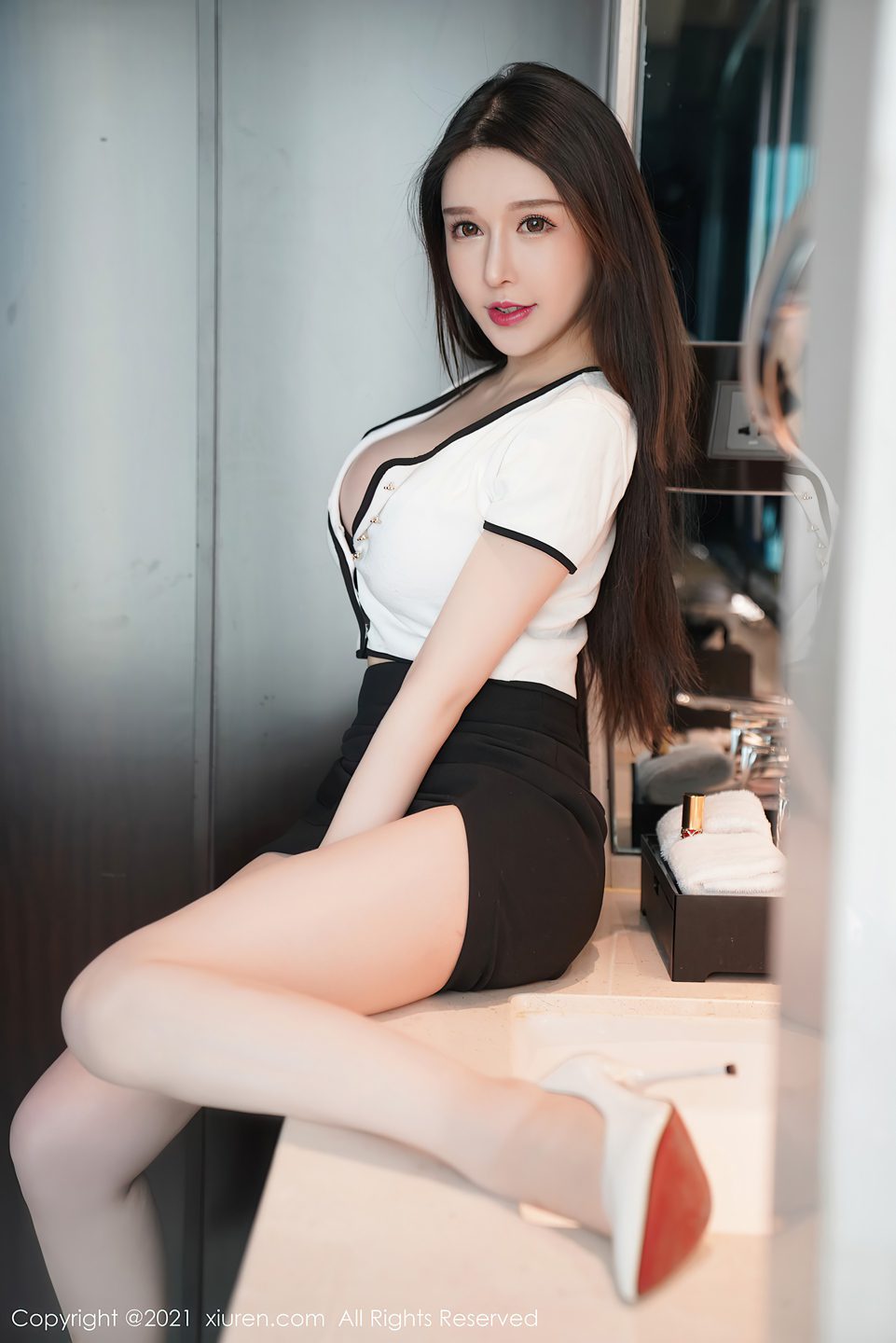 秀人网XIUREN 玉兔 No.3023 玉兔miki
