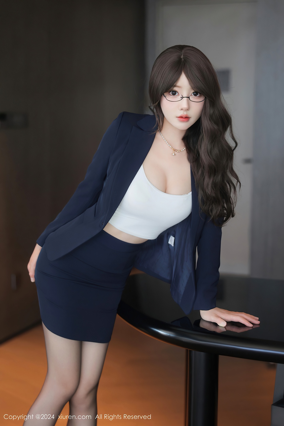 秀人网新人桃妖夭,性感OL服饰