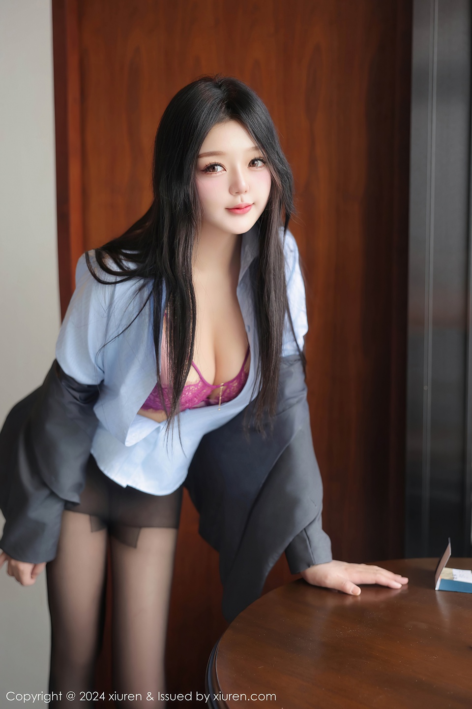 柚柚小奶瓶 性感深色OL制服