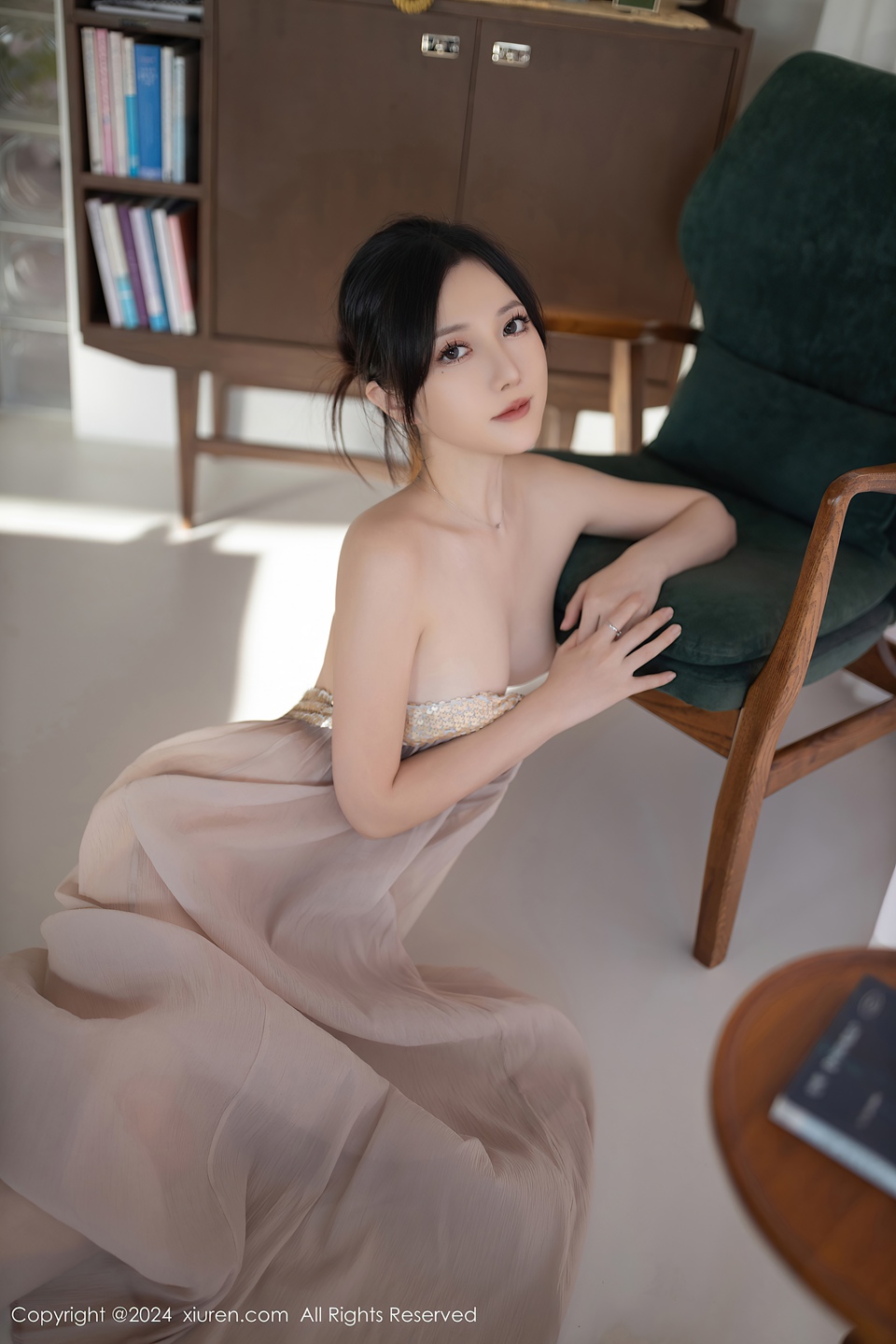 鱼子酱Fish 芦苇旁场景拍摄 性感紫色轻透连衣裙 婀娜动人 清纯唯美