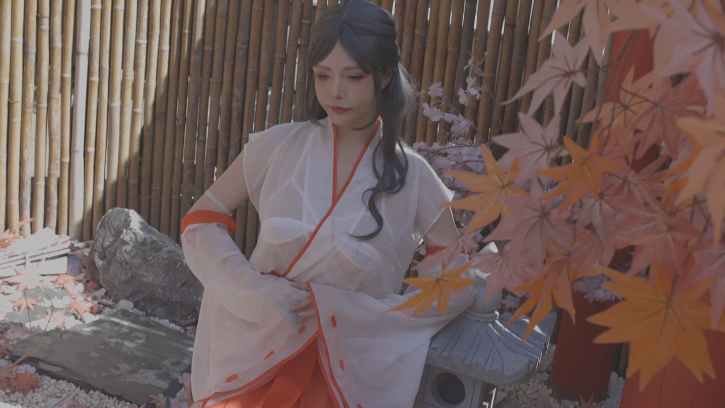 推特人气摄影大神 [秋和柯基] 汤池巫女 薄纱难掩巨乳 唯美构图角度一流