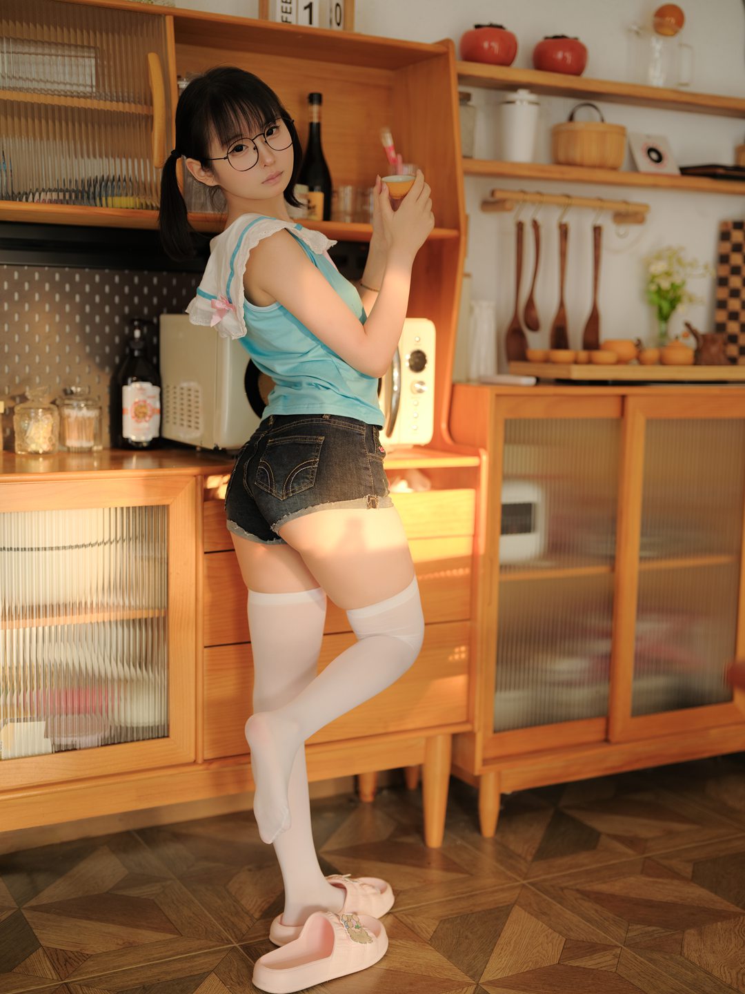 超人气COSER幼水铃衣化身你的专属电子女友 160cm萌系萝莉打破次元壁,完美复刻动漫女友的甜蜜暴击!