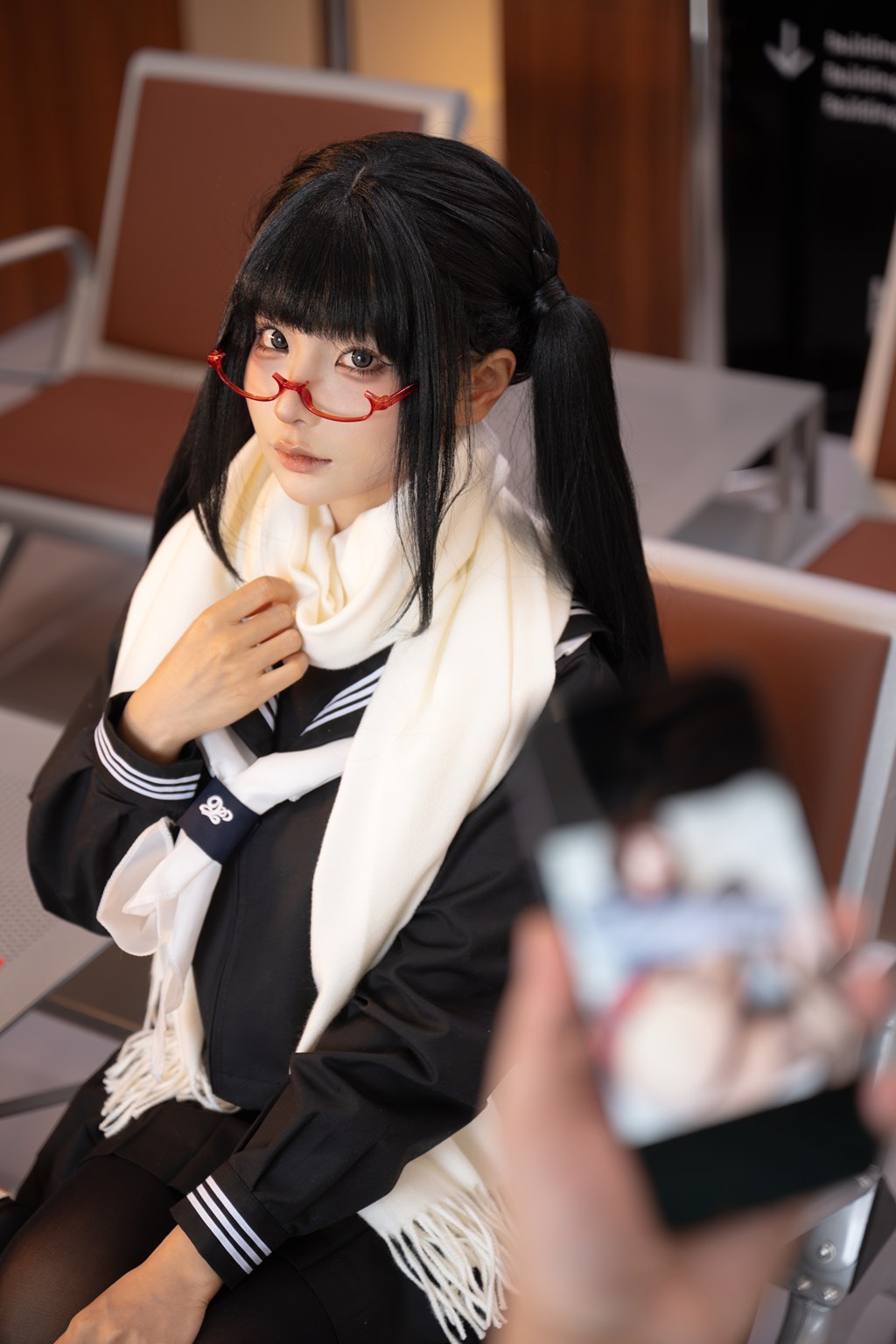 秀人网人气模特蠢沫沫 Cosplay写真——清纯黑发双马尾少女造型，红框眼镜与制服风演绎博主的秘密