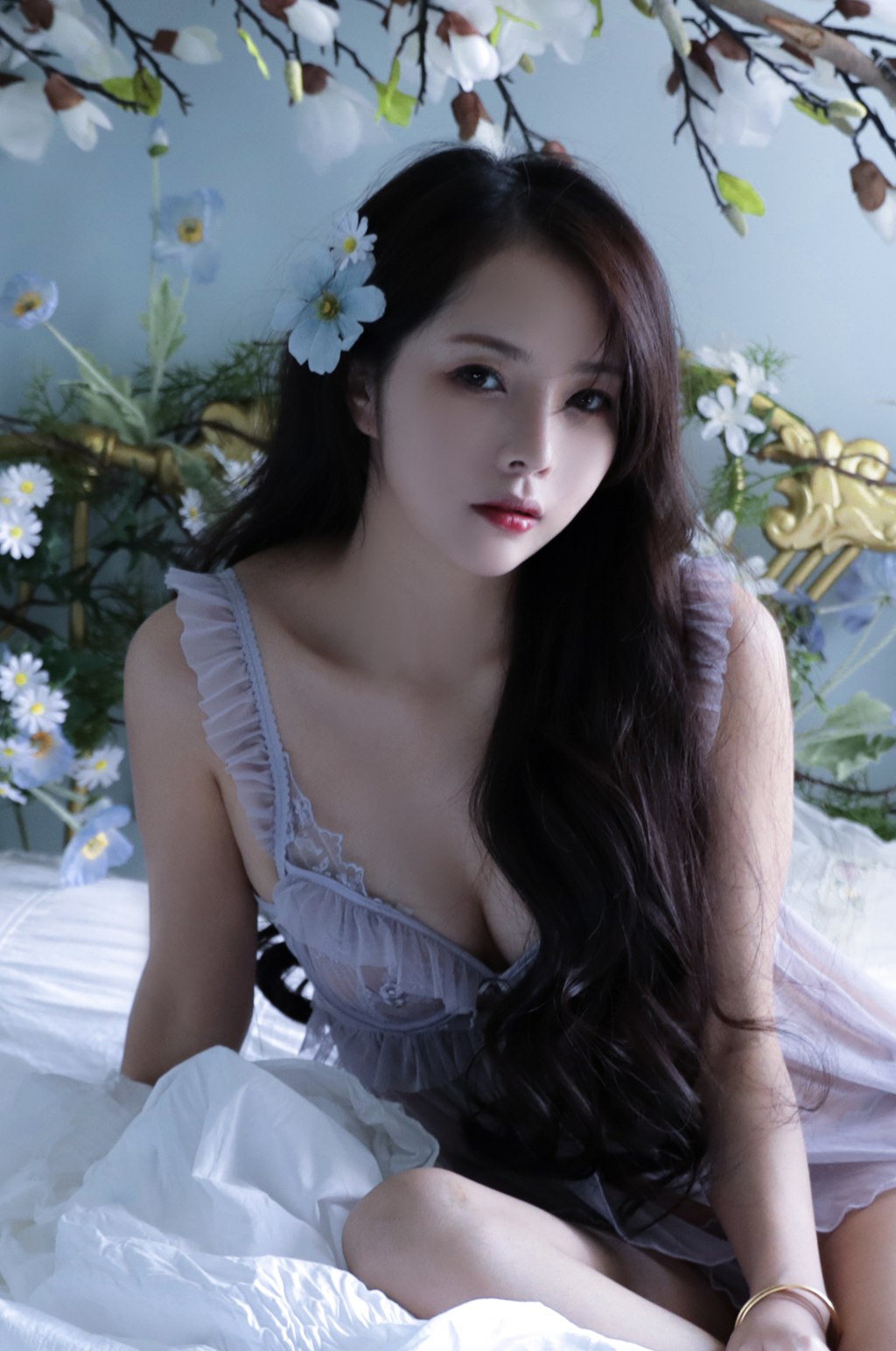 苏嫣嫣阿姨梦紫唯美写真520特别篇——柔光花语中的浪漫女神,展现轻盈气质与迷人魅力