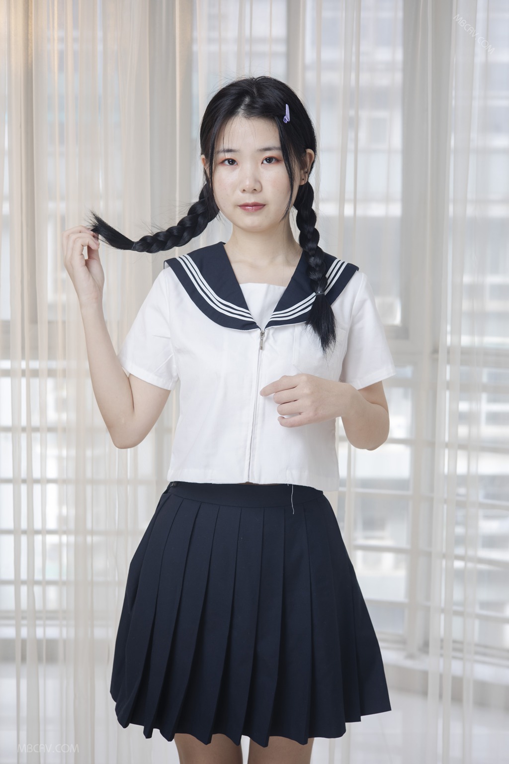 极品娃娃脸制服嫩妹晓亚私房写真——邻家温柔小姐姐的纯欲校园风少女写真集
