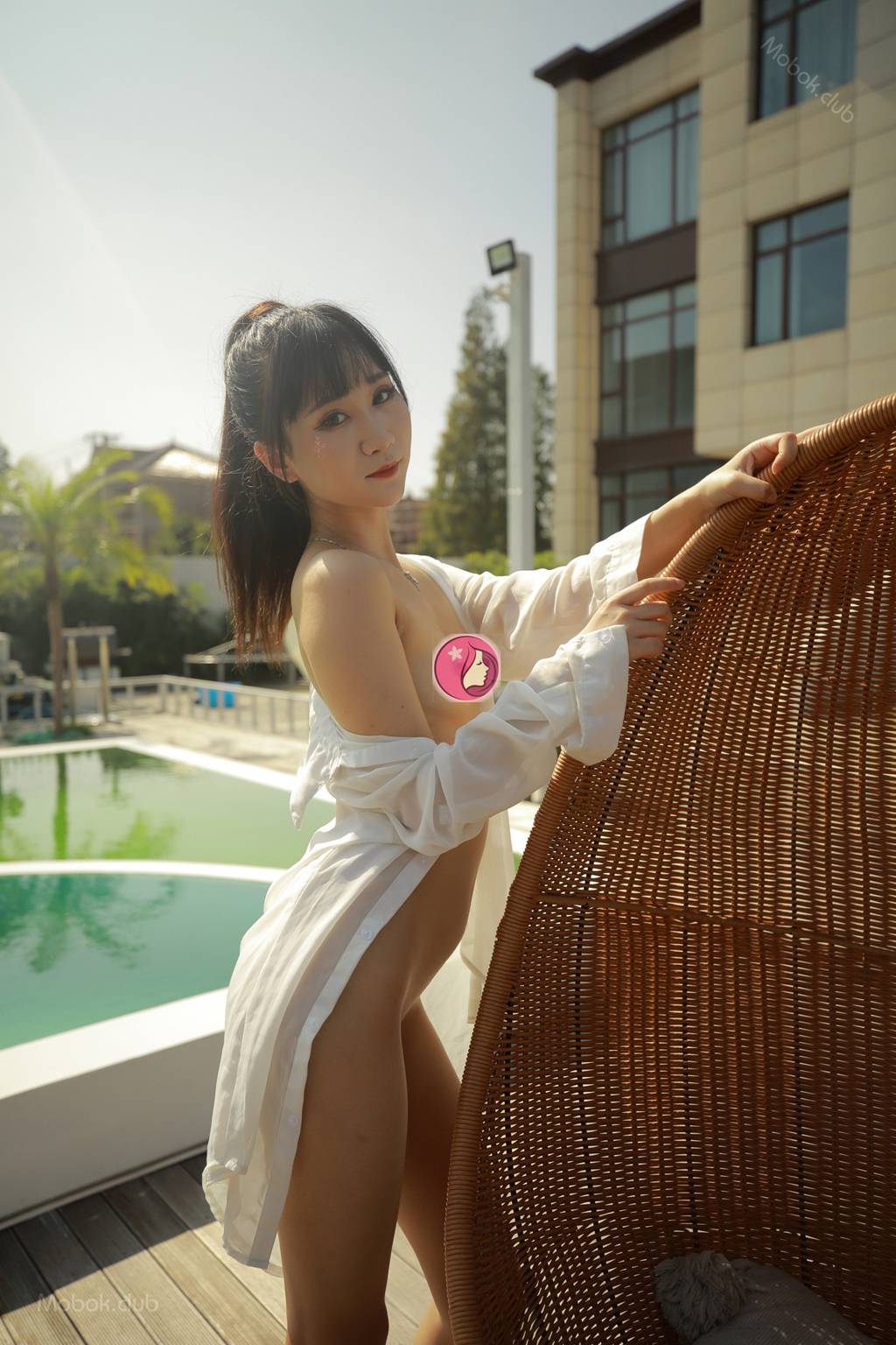 土豪专属性感尤物猫儿别墅肆意阳光浴4K高清写真摄影：美女模特户外阳光沐浴唯美人像艺术欣赏 