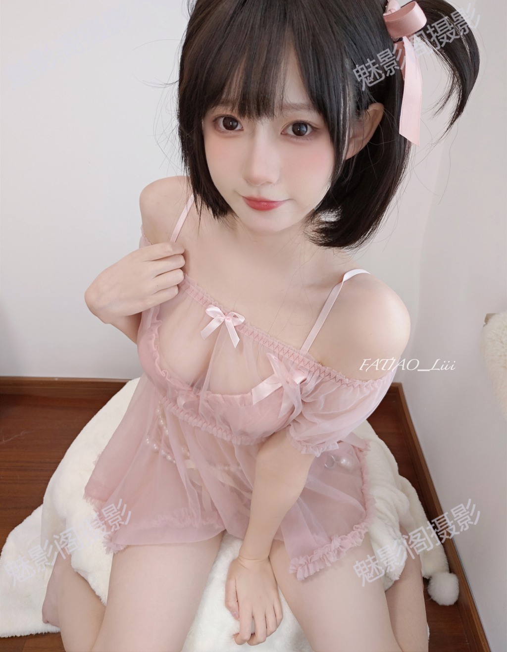 迷之呆梨2025年7月Fantia会员订阅合集：可爱粉色睡裙cosplay写真高清下载资源，性感可爱萝莉风福利图片打包