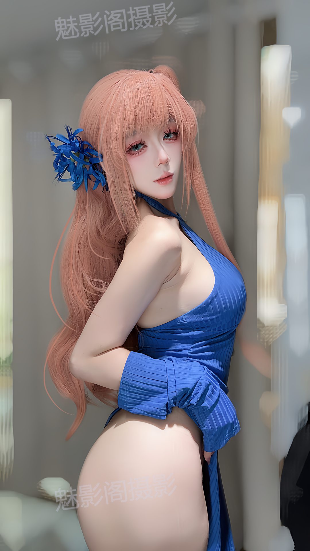 国模九言「惑」系列Cosplay写真:粉橙马尾+镂空绑带,解锁冷艳掌控感