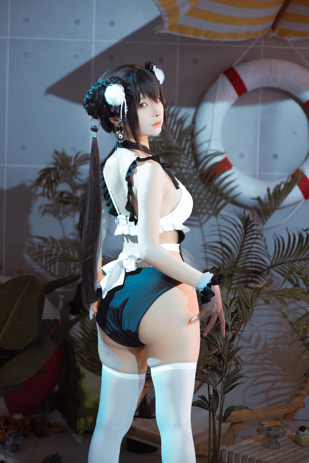 蠢沫沫《熊猫娘》Cosplay写真:黑白女仆装与毛球发饰的萌系美学,演绎二次元少女的夏日幻想